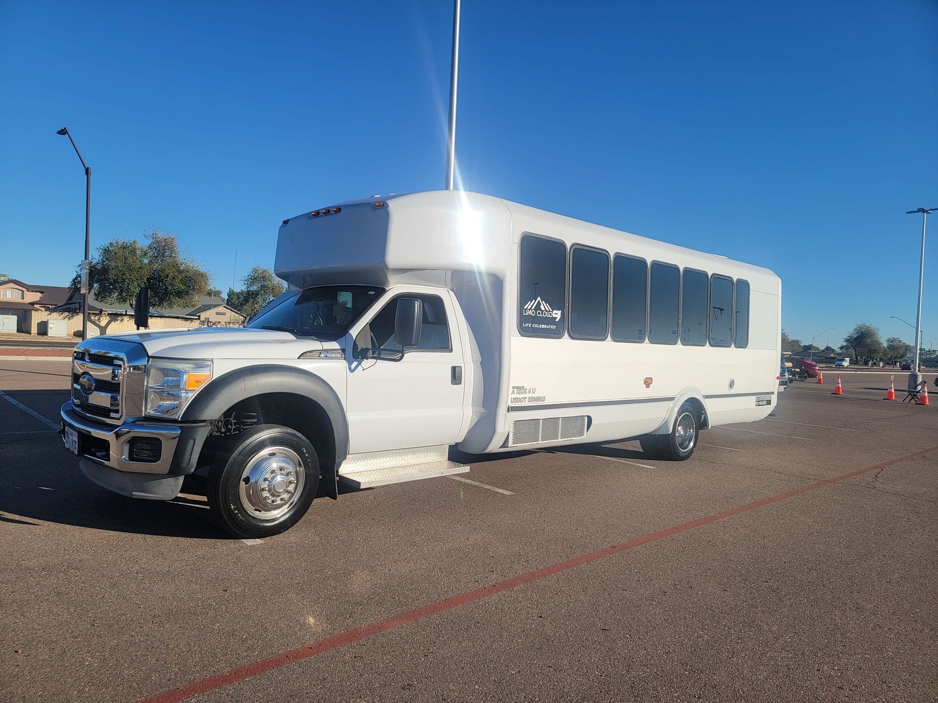 White 10-Passenger Stretch Limousine