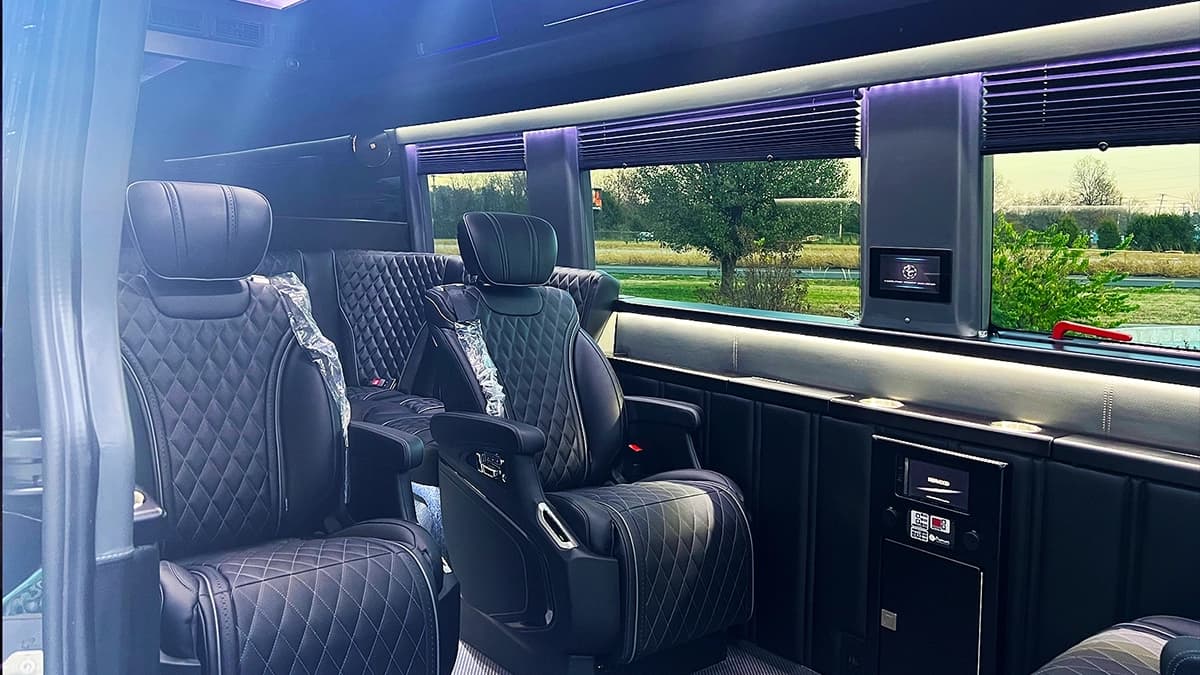 10-Passenger Stretch Limo
